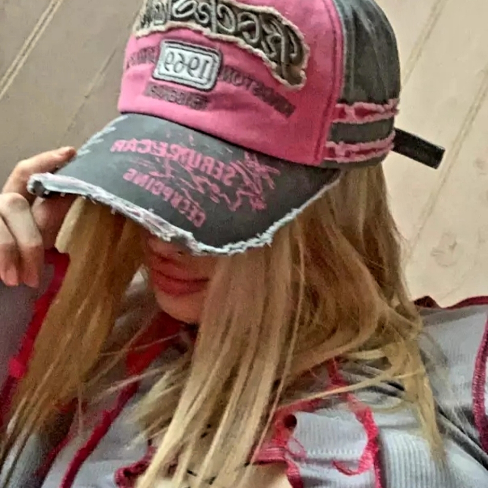 Womans baseball cap. Unisex . Adjustable.